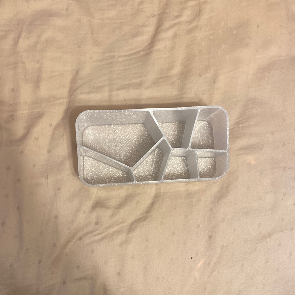 Small makeup organizer